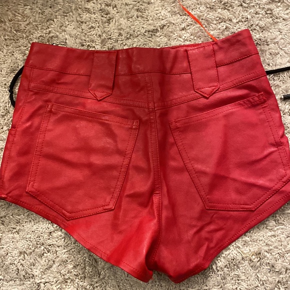 COPY - Cheeky red leather shorts - Picture 3 of 3